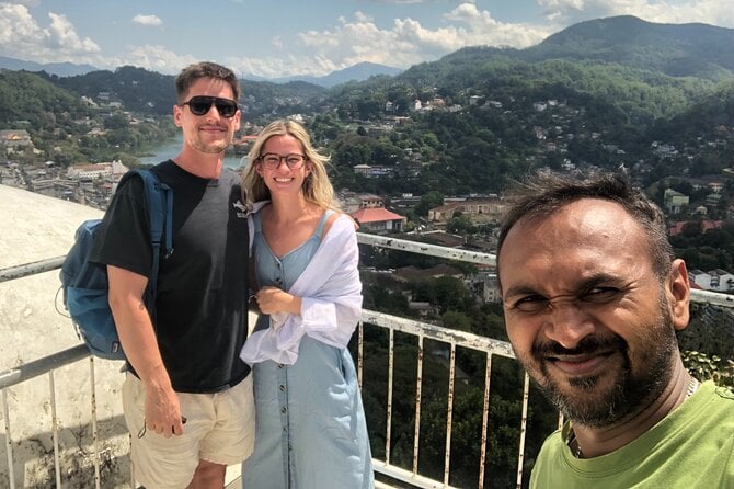 Kandy Tuktuk Tour With Local Tour Guide