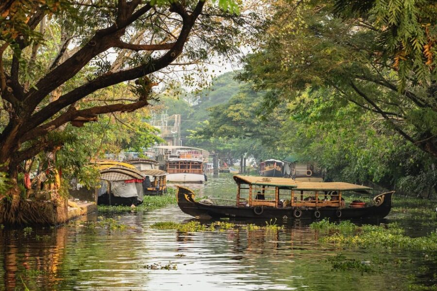 Kerala House Boat With Munnar Tour 06 Days 05 Nights
