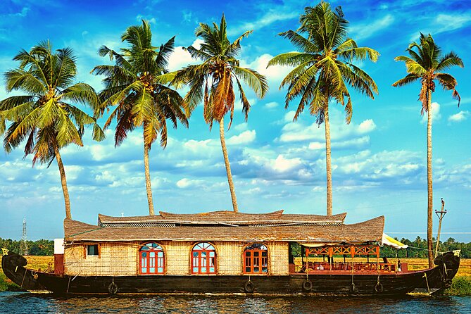 Keralas Houseboat and Backwaters From Mumbai With Flights: Luxury Private Tour