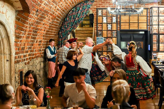 Krakow: Folk Show Dinner Drinking and Fun in Krakow