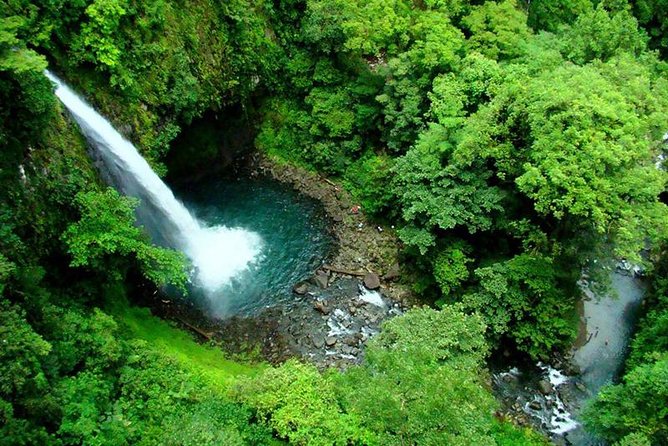 La Fortuna Waterfall & Baldi Hot Springs. Private Tour