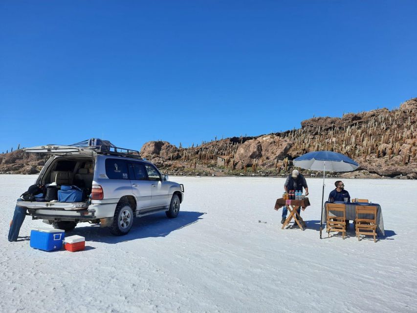 La Paz: Uyuni Tour Ending in Atacama, Chile by Bus.