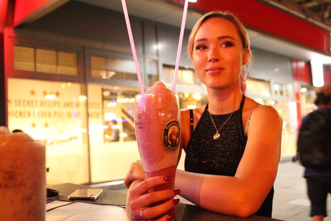 Ladies Night Party Tour in Hamburg Including Cocktail, Sparkling Wine and Shots