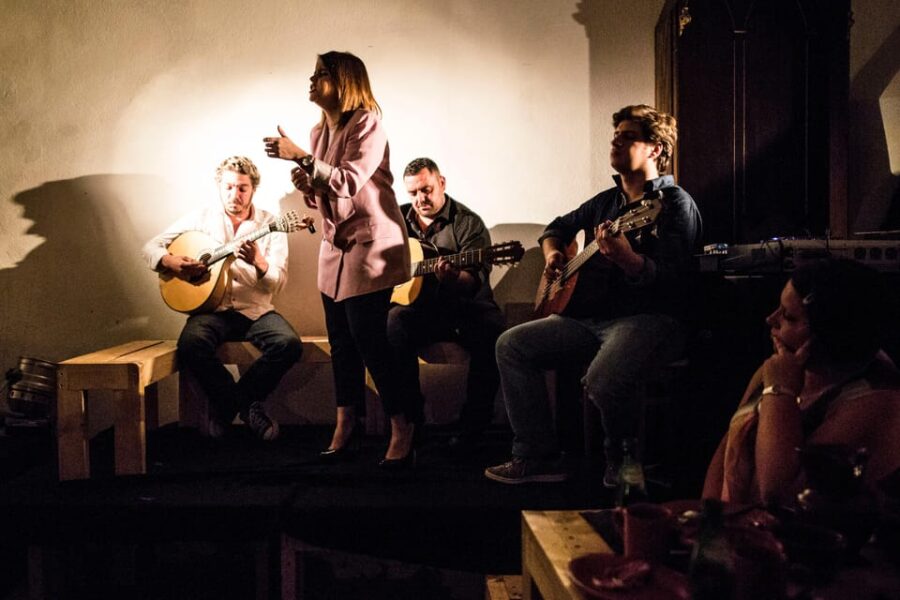 Lisbon : Food & Fado Tour