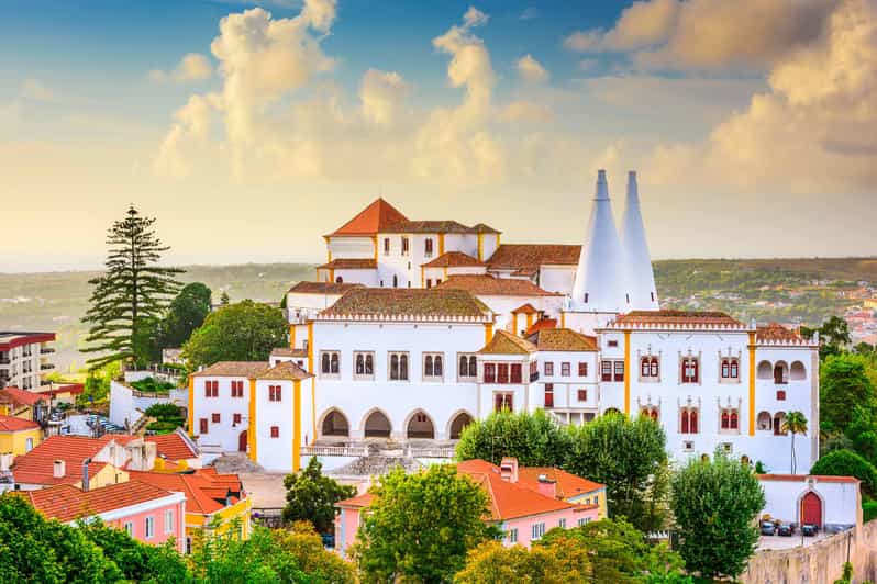 Lisbon: Sintra & Cascais Private Jeep Tour (Pena Palace)