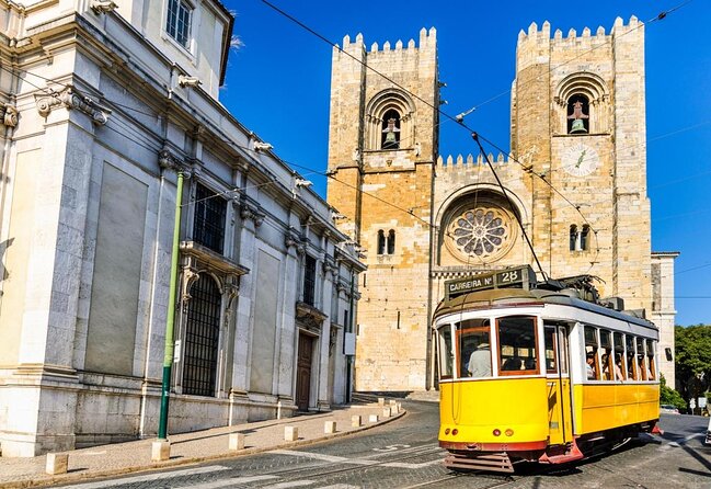 Lisbon Tuktuk Tour With Pickup