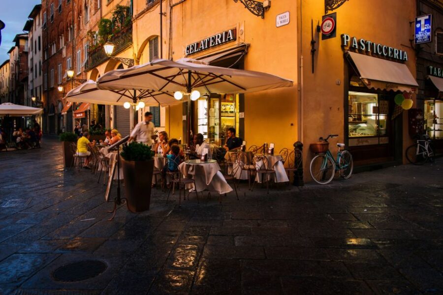 Lucca: Guided Food Walking Tour With Tastings