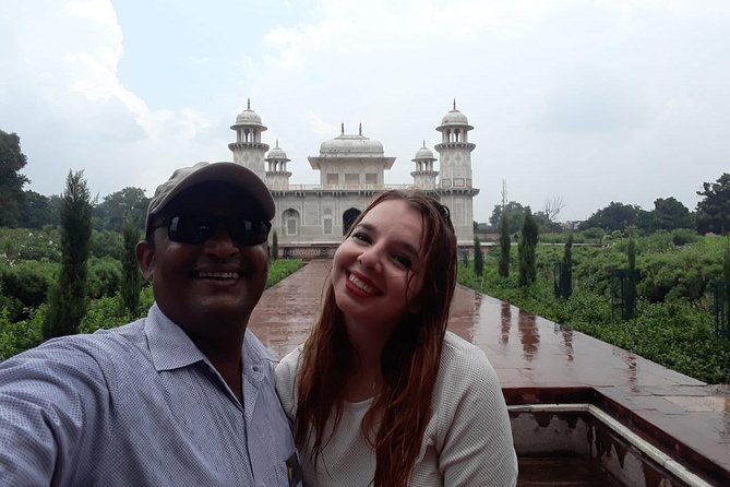 Luxury Train Tour From Delhi to Agra