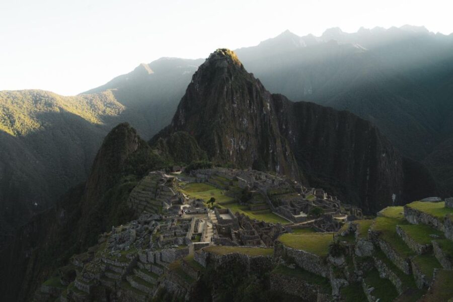 Macchu Picchu Private Tour Guide + Bus Ticket Combo