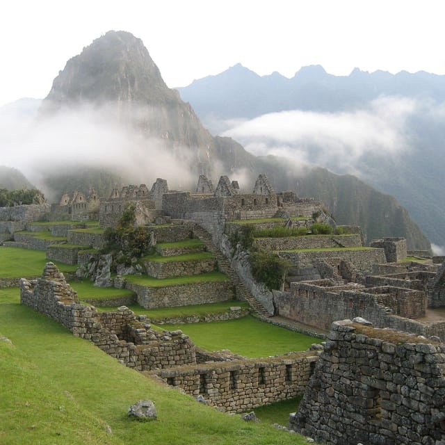 MACHU PICCHU BY TRAIN 2 DAYS