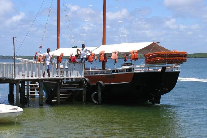 Mangue Seco Day Trip: Boat Ride, Sand Dunes and Swimming