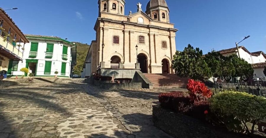 MEDELLIN: CONCEPTION TOUR + ALTO DE LA VIRGEN + ALEJANDRIA TRAIL