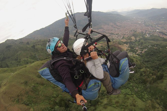 Medellín Paragliding Experience + Transportation (Medellín)