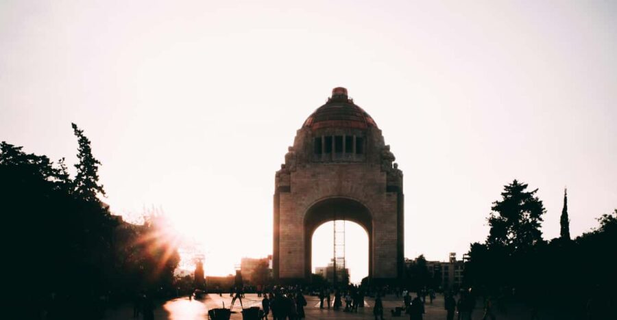 Mexico City: Walking Tour to the Monument to the Revolution
