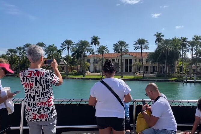 Miami Boat Tour of Celebrity Homes & Miami River Skyline 360 View