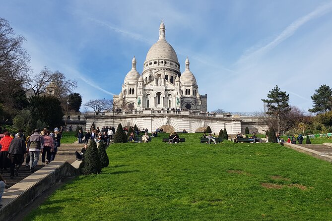 Montmartre Sacré Coeur and Moulin Rouge Best Shops and Cafés - Discovering Sacré Cœurs Architectural Splendor