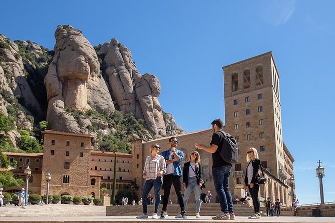 Montserrat + Sitges Tour