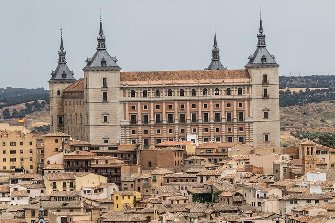 Monumental Toledo! Guided Tour From Madrid With the Cathedral