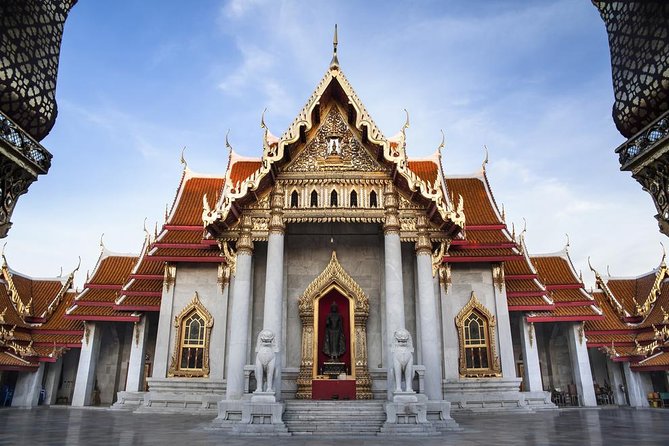 Morning Buddhist Almsgiving, Grand Palace and Flower Market Tour in Bangkok