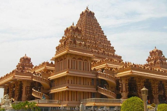 Morning Tour Of Chhatarpur Temples And Qutub Minar In Delhi With Tuk-Tuk Ride