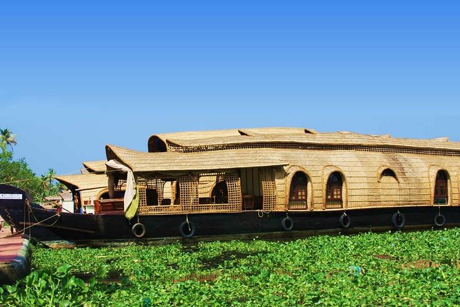 Munnar Private Tour: Overnight Alleppey Backwaters Houseboat Cruise