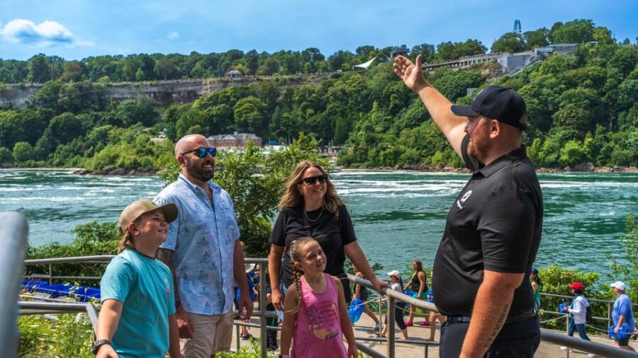 Niagara Falls: USA and Canada Tour With Boat Cruise + Lunch