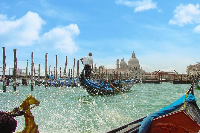 OFF Venetian Traditions: Public Gondola Tour in Venice