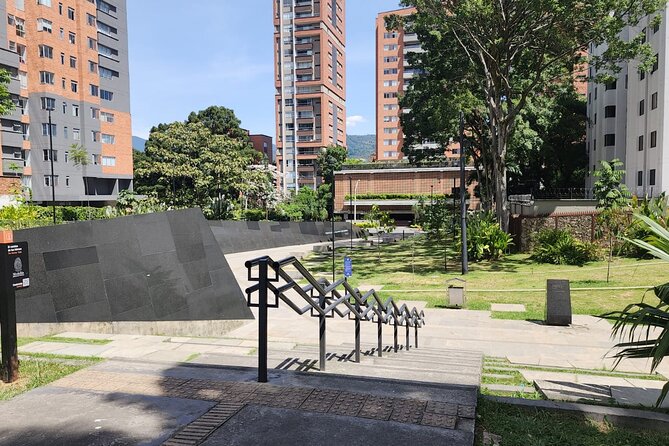 Pablo Escobar Shared Tour in Medellín. Economic and Historical.