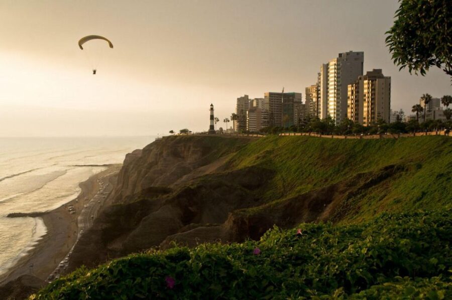 Paramotor Sky Tour – Exploring Limas Southern Coast
