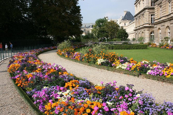 Paris Luxembourg Gardens Highlights Small-Group Walking Tour - Getting Assistance