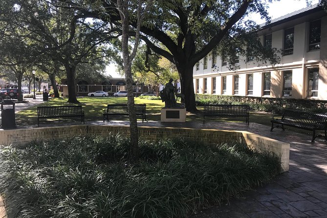 Peacocks, Presidents and Puzzles - The Winter Park Walking Tour + Boat