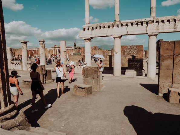 Pompeii 2 Hrs Private Walking Tour With an Archaeologist-Skip the Line Included