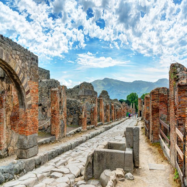 Pompeii: Skip the Line Ticket and Guided Tour
