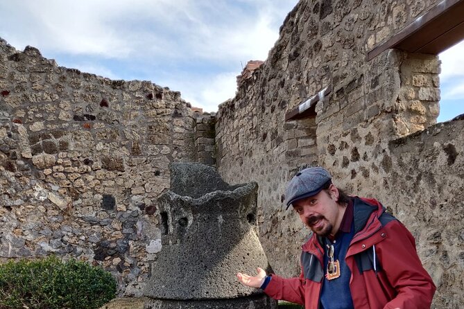 Pompeii to Vesuvius Tour With Skip-The-Line Tickets to Ruins & Volcanic Crater - Meeting and Pickup Details
