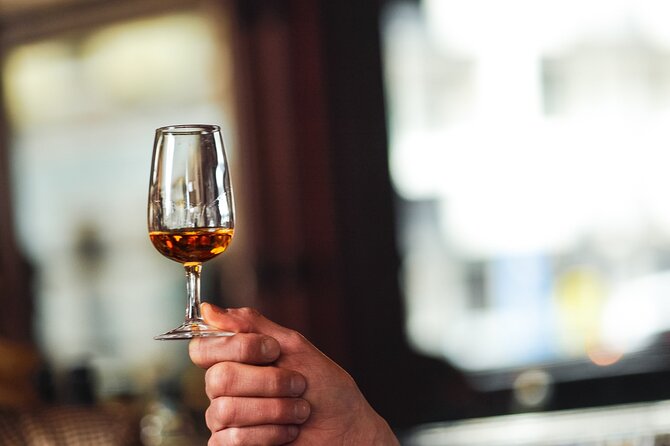 Premium Irish Whiskey Tasting in Dublin Pub With Local Specialist