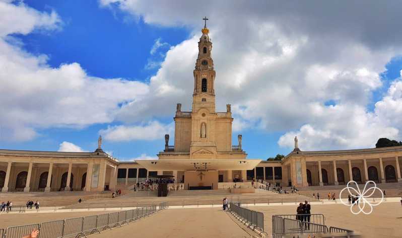 Private 1-Day Tour to Fátima, Batalha, Nazaré, and Óbidos