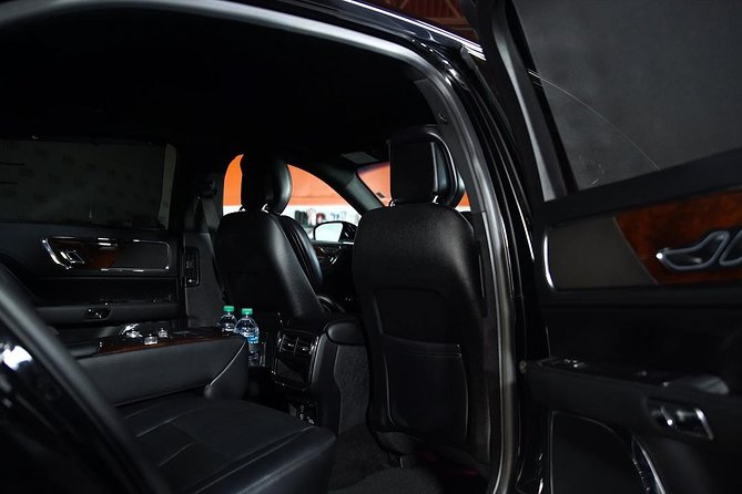 Private 4-Door Lincoln Limo Transfer From or to Chicagoland Airport and Suburbs