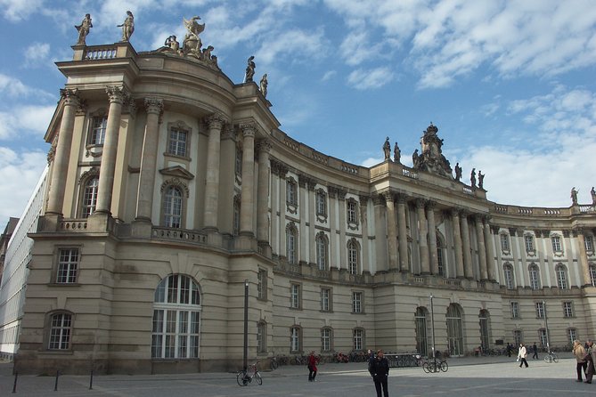 Private 4-Hour Walking Tour of Berlin With Official Tour Guide