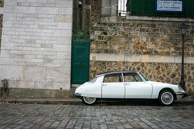 Private and Romantic Tour in a 1-Hour Citroën DS in Paris