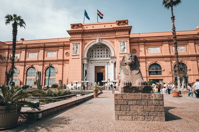 Private Day Tour of Giza Pyramids, Egyptian Museum, and Bazaar
