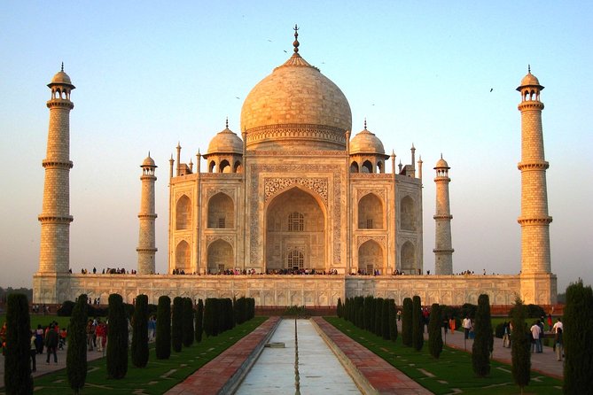 Private Day Tour of Tajmahal From Delhi With Fatehpur Sikri