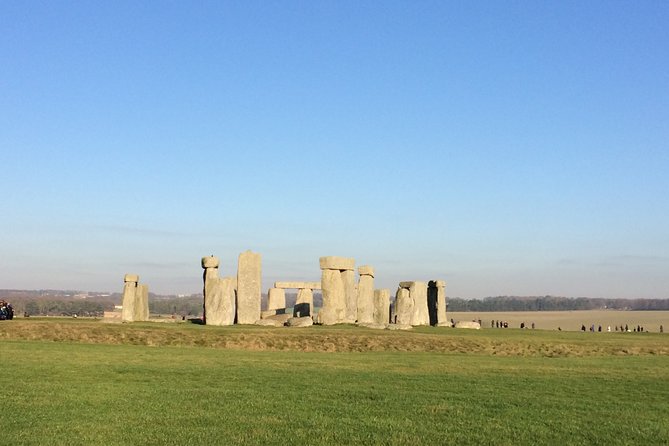 Private Full-Day Tour of Stonehenge and Bath From London
