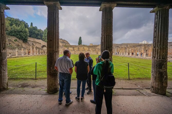 Private Guided Tour of Pompeii With Lunch in Winery