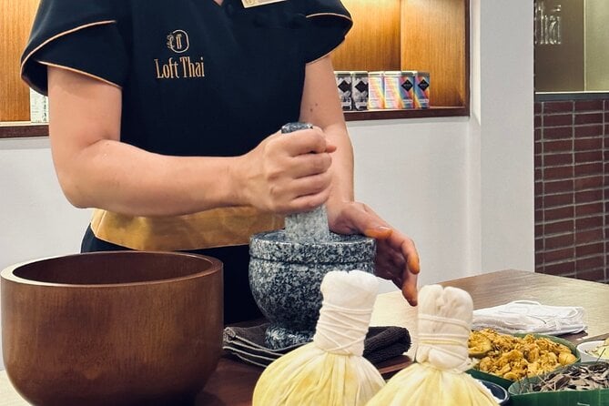 Private Herbal Compress Workshop With Massage in Thailand