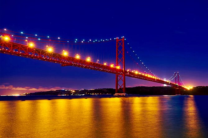 Private Lisboa by Night Sailing Tour