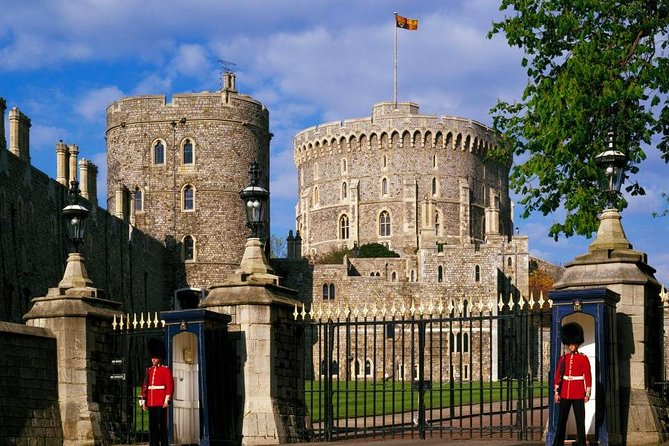 Private One Way or Round Trip Transfer : London to Windsor Castle or LEGOLAND - Vehicle and Accessibility Information