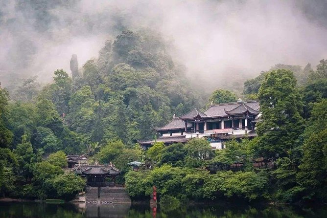 Private Qingcheng Mountain and Dujiangyan Irrigation System Tour From Zhuhai