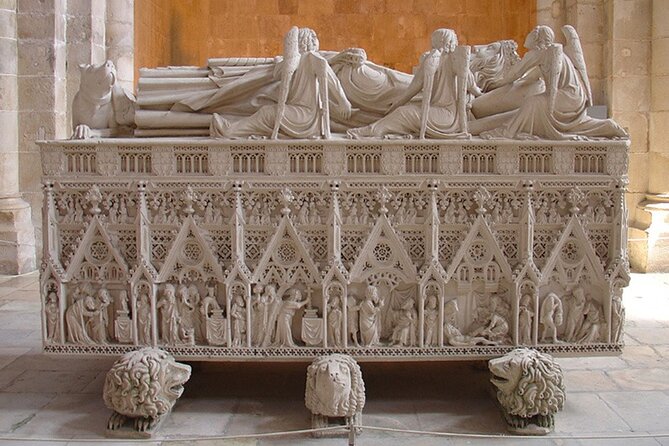 Private Tour Alcobaça & Batalha Monasteries + Nazaré (from Caldas)