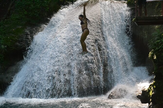 Private Tour From Montego Bay to Ocho Rios Blue Hole Tubing and Shopping