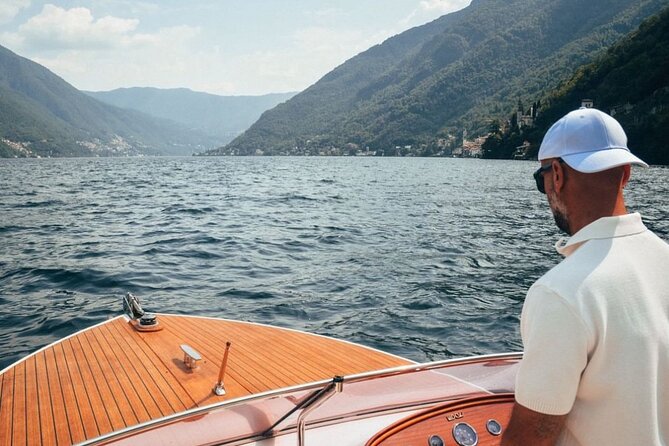 Private Tour in Classic Motorboat on Lake Como
